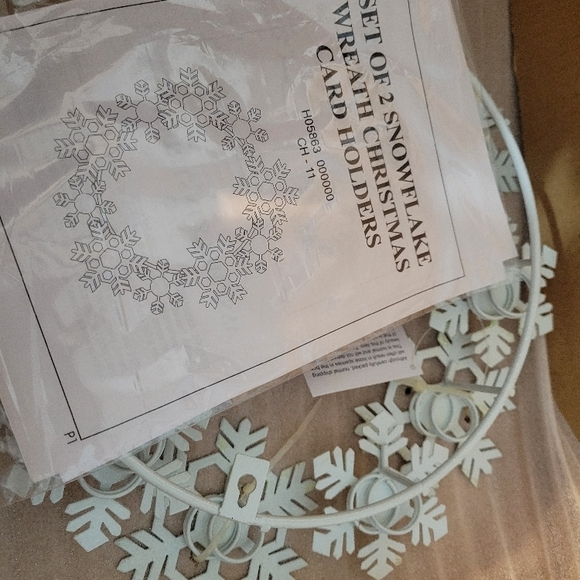 Snowflake Wreath Christmas Card Holders - Set of 2 - Picture 2 of 3